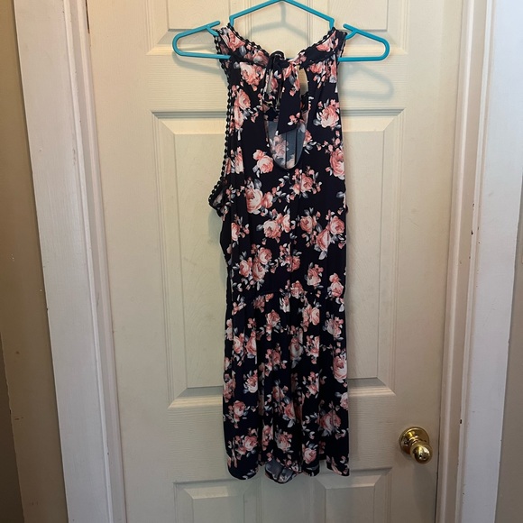3/20$ Maurice’s ladies large navy floral shorts haulter romper - Picture 6 of 6